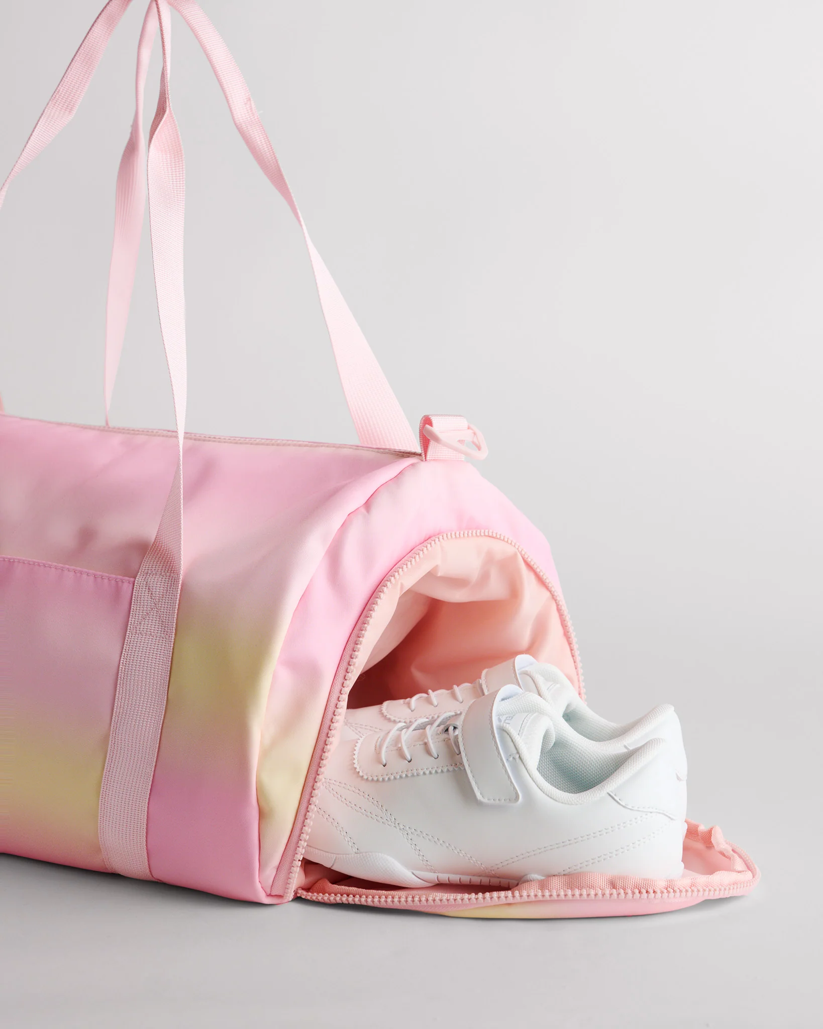 Ombré Duffle Bag - Image 4